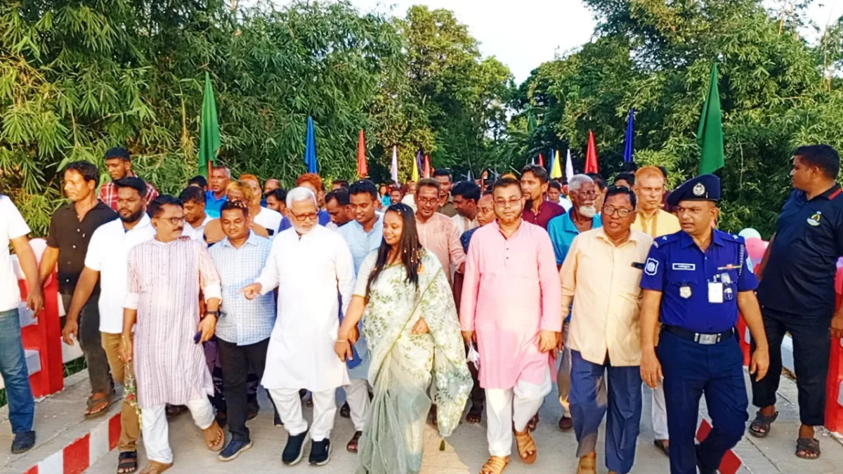 দিনাজপুর বীরগঞ্জে মৈত্রী সেতুর উদ্বোধনে যোগাযোগ ব্যবস্থায় নতুন দ্বার উন্মোচিত হলো।