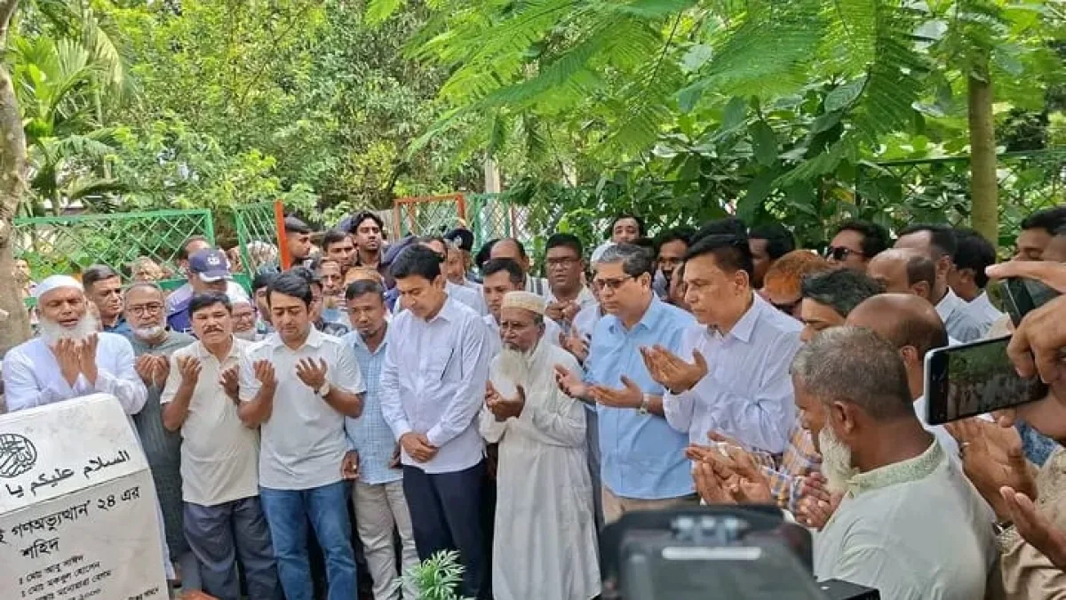 শহীদ আবু সাইদ কবর জেয়ারত শেষে প্রধানমন্ত্রী তারেক রহমানের পক্ষ থেকে শহীদ আবু সাইদ ফাউন্ডেশনে ১ কোটি টাকা বরাদ্দ'