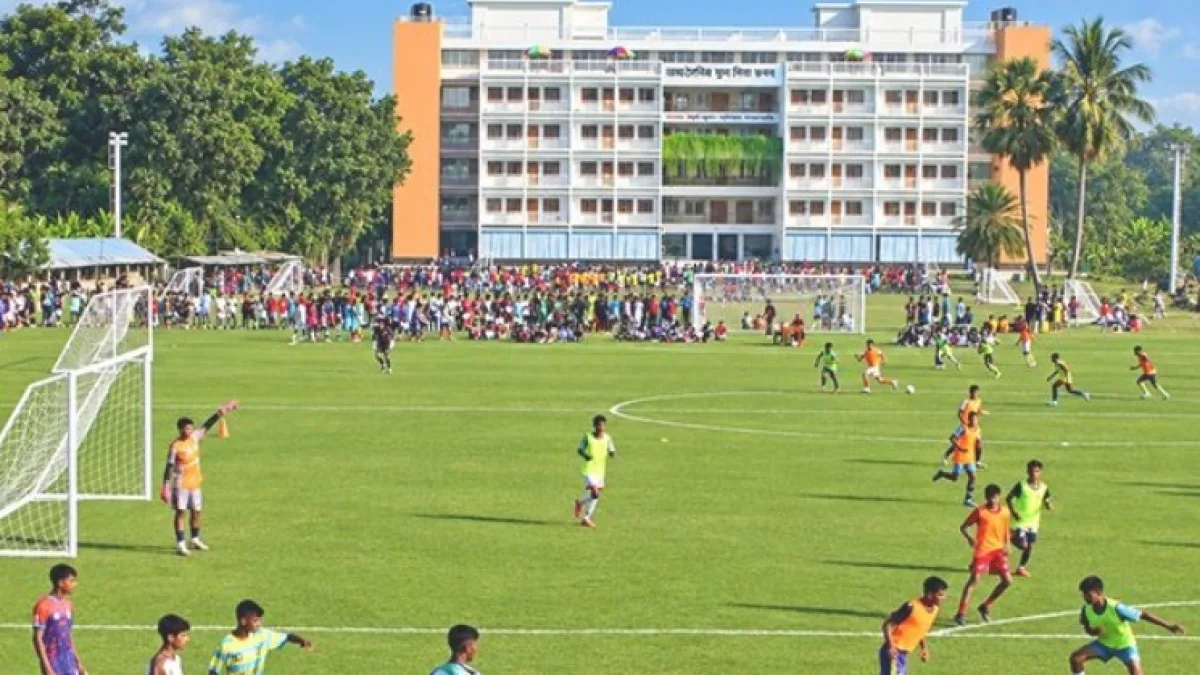 যশোর শামস উল হুদা মাঠে ফুটবল ও স্বপ্ন পাঠশালা