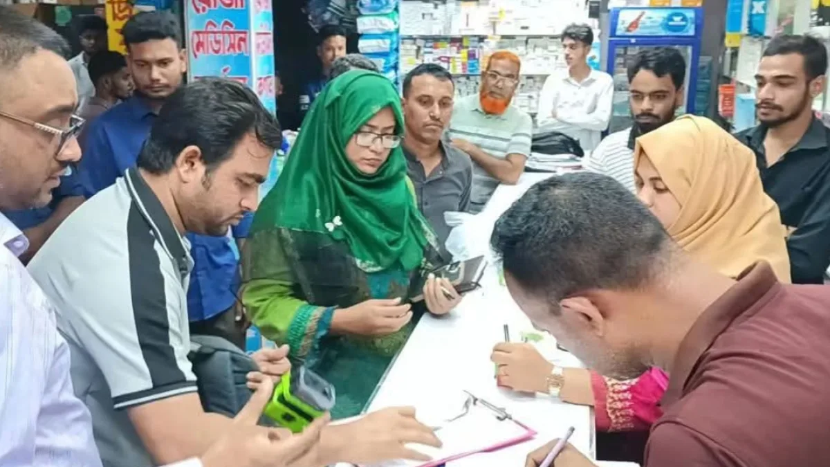 কালিয়াকৈরে মেয়াদ উত্তীর্ণ ঔষধ রাখা ও বিক্রি করার দায়ে ২ ফার্মেসিকে জরিমানা