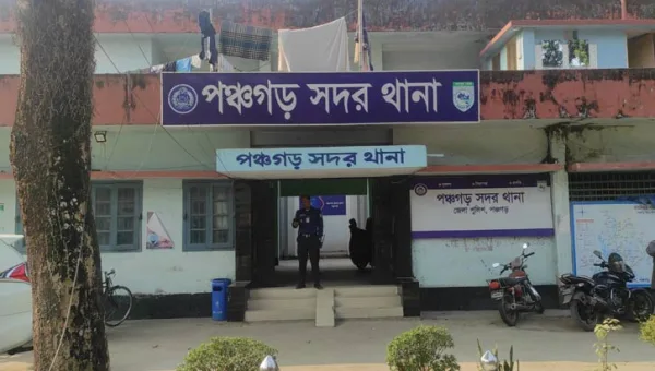 পরকীয়ার জেরে স্বামীকে বিষ খাইয়ে হত্যার অভিযোগে  এক নারীকে আটক করেছে পুলিশ