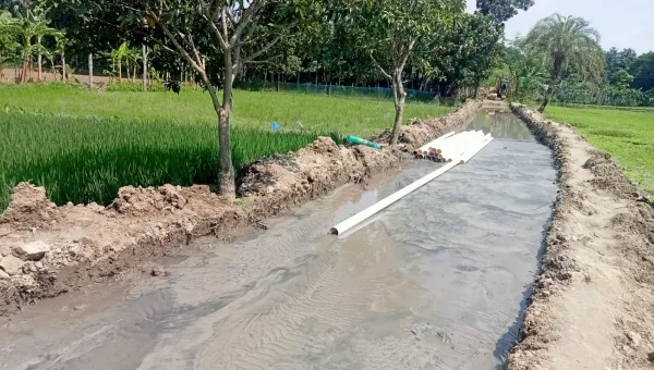 অবৈধ ড্রেজারে বালু উত্তোলন বন্ধে দেবহাটায় প্রশাসনের অভিযান