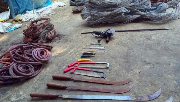 নড়াইলের লোহাগড়া রেললাইন ও পল্লী বিদ্যুতের চোরাইকৃত তামার তার উদ্ধার, গ্রেপ্তার  ২