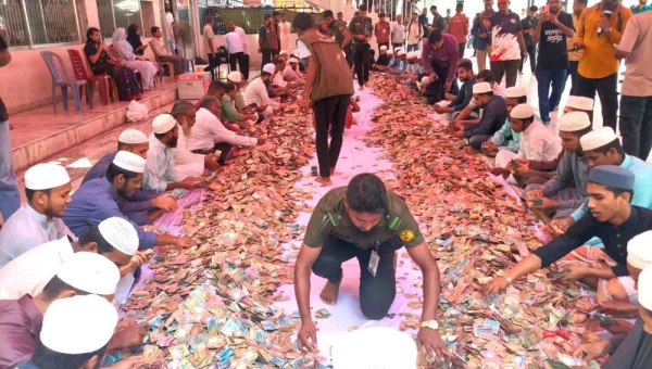 চতুর্থবারের মতো শাহজালাল মাজারের দানবাক্সের টাকা গণনা চলছে।
