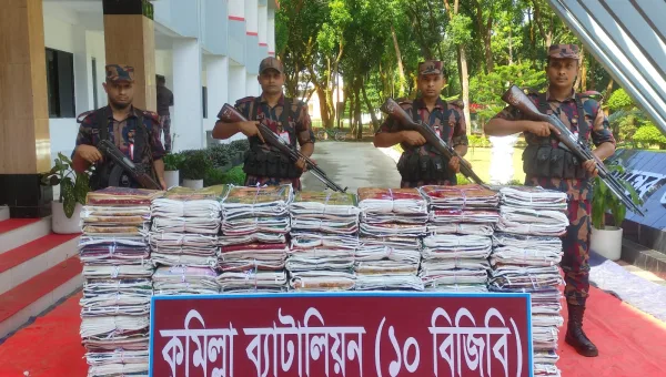 কুমিল্লায় ১০-বিজিবির অভিযানে ৭৪ লাখ টাকার ভারতীয় শাড়ি উদ্বার