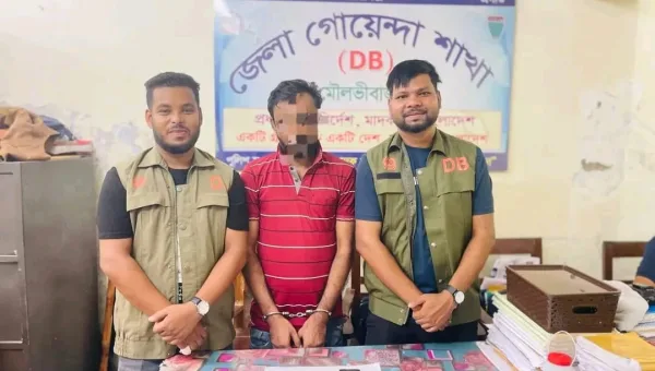 মৌলভীবাজারে পৃথক অভিযানে ৩৪৫ পিস কথিত ইয়াবাসহ দুই মাদক ব্যবসায়ী গ্রে ফ তা র