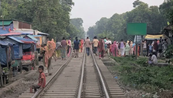 কালিয়াকৈরে ট্রেনে কাটা পড়ে অজ্ঞাত নারীর মৃত্যু