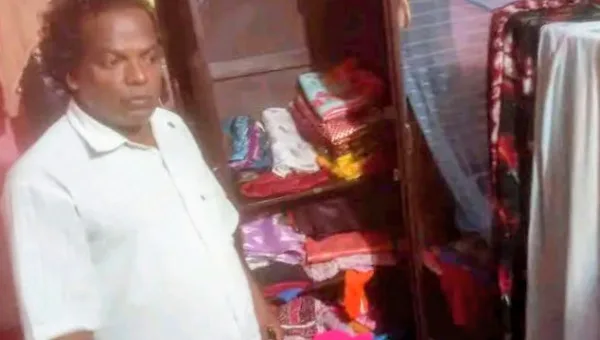 দিনাজপুর বীরগঞ্জে কবিয়াল ক্ষিতীশ সরকারের বাড়িতে চুরি।