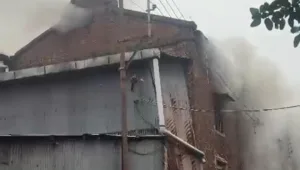 কলকাতার চিৎপুরের  ১১, নম্বর  নবাবপট্টির রাসায়নিক কারখানায় ভয়াবহ অগ্নিকাণ্ড।
